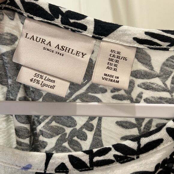 Laura Ashley Floral Black Blue Faux Button Short Sleeve Linen Blend Top Size XL - Picture 4 of 8